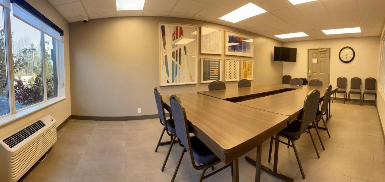 Holiday Inn Express & Suites Marquette By Ihg Kültér fotó
