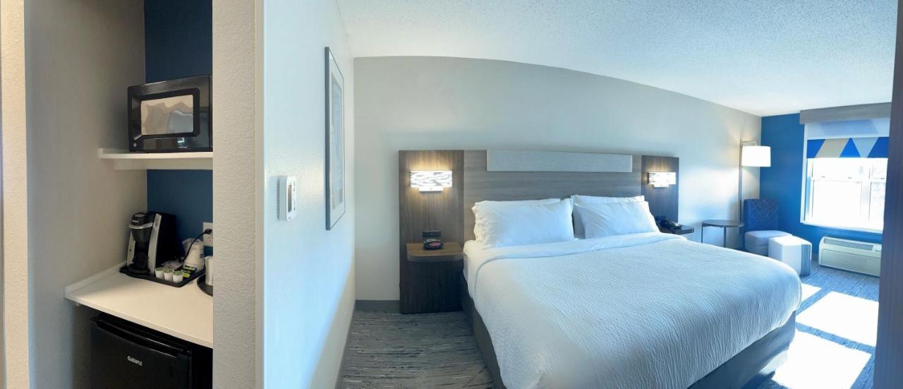 Holiday Inn Express & Suites Marquette By Ihg Kültér fotó