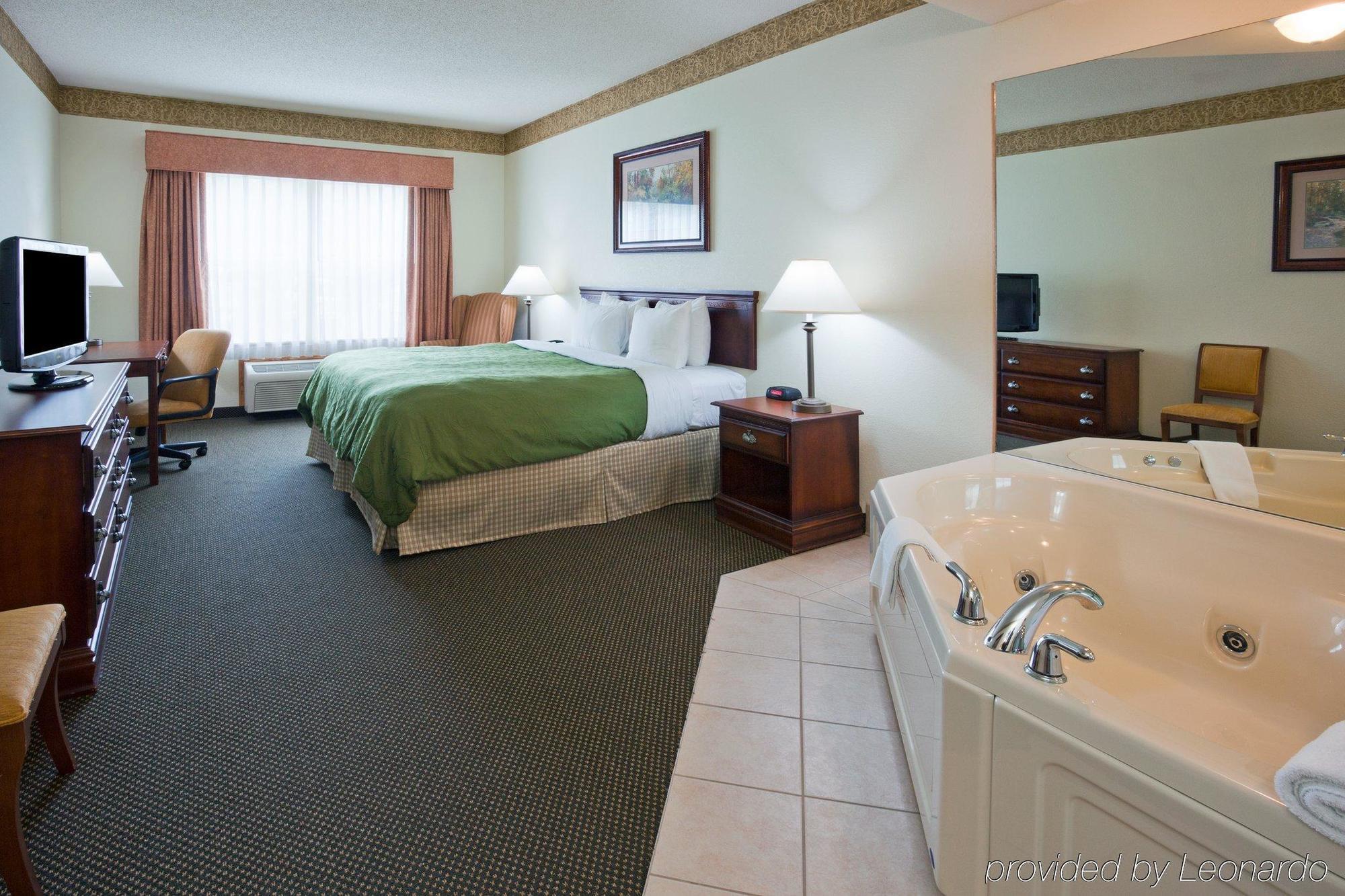 Holiday Inn Express & Suites Marquette By Ihg Kültér fotó